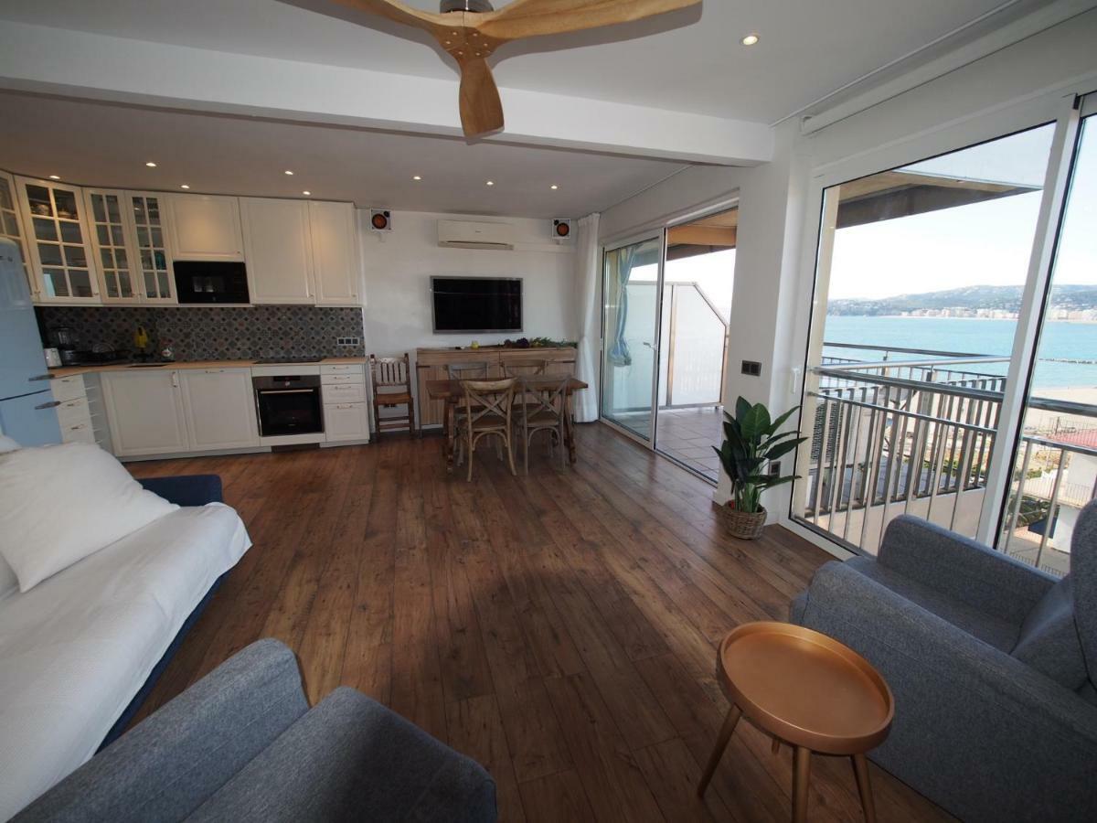 Seafront Apartment In Паламос Экстерьер фото